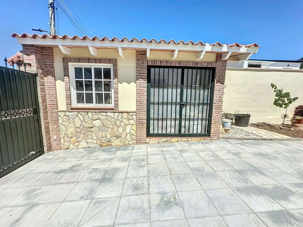 Detached Villa Alhaurín de la Torre Málaga - image 10