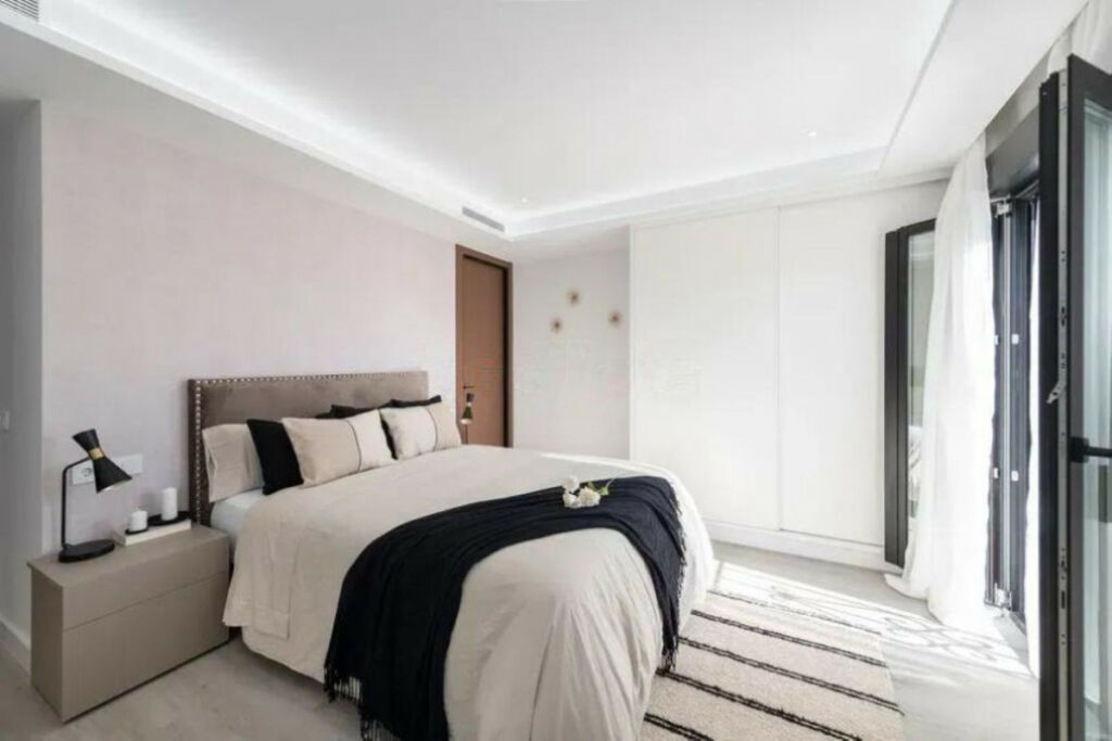 Middle Floor Apartment Puerto Banús Málaga - image 10