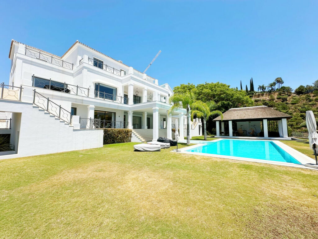 Detached Villa El Madroñal Málaga - image 10