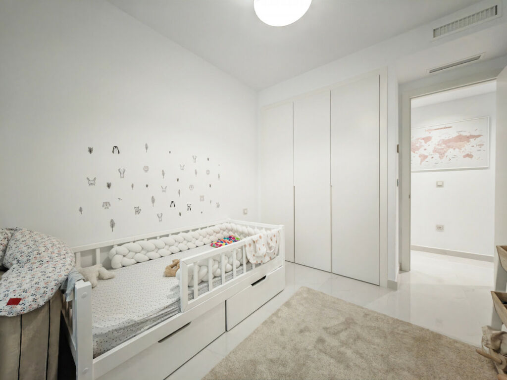 Middle Floor Apartment Estepona Málaga - image 12