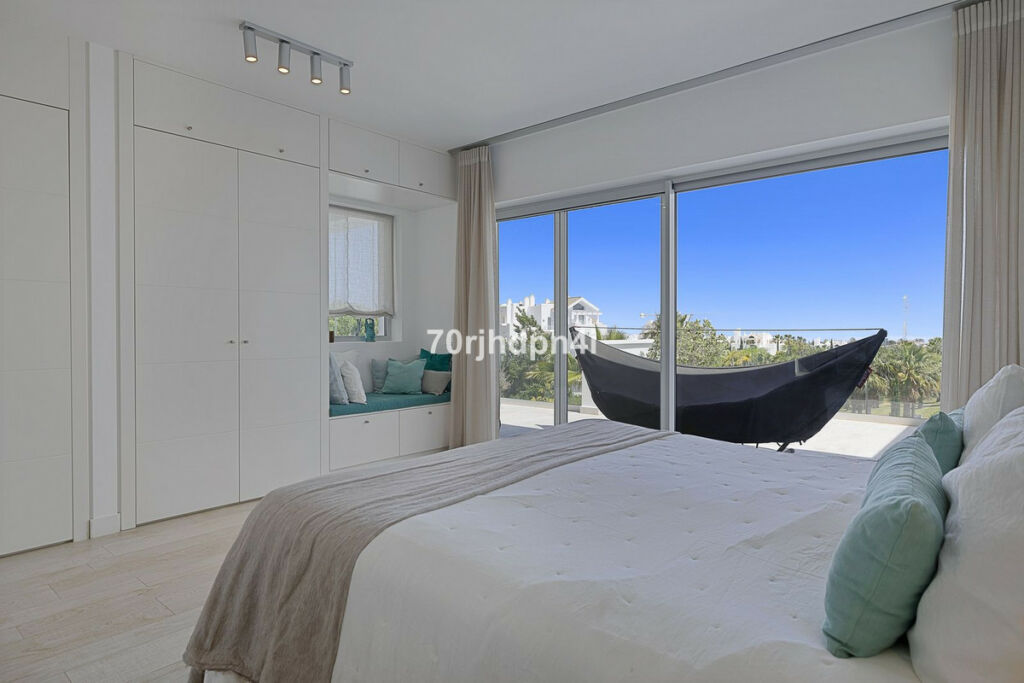 Middle Floor Apartment Casares Málaga - image 10