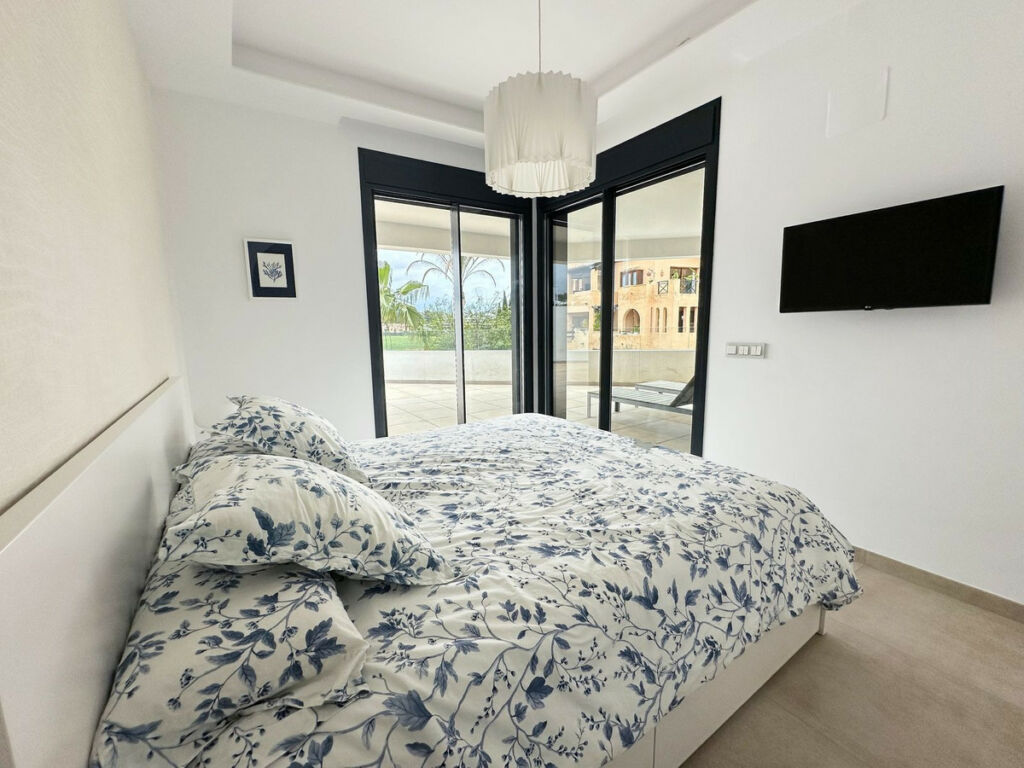 Middle Floor Apartment Estepona Málaga - image 10