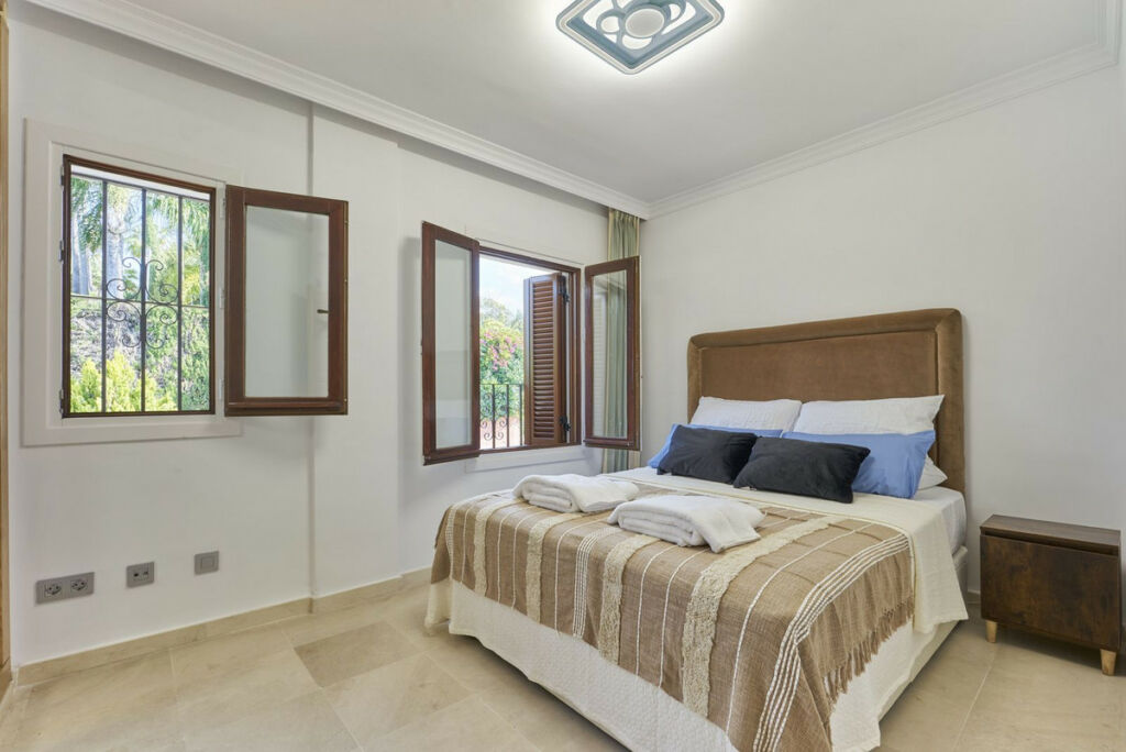 Semi-Detached House The Golden Mile Málaga - image 11
