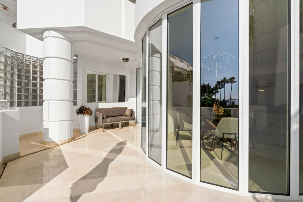 Middle Floor Apartment New Golden Mile Málaga - image 11