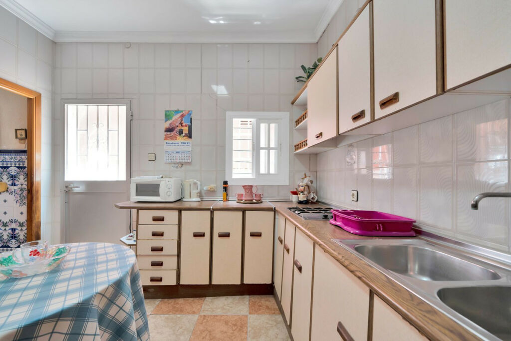 Detached Villa La Línea Cádiz - image 11