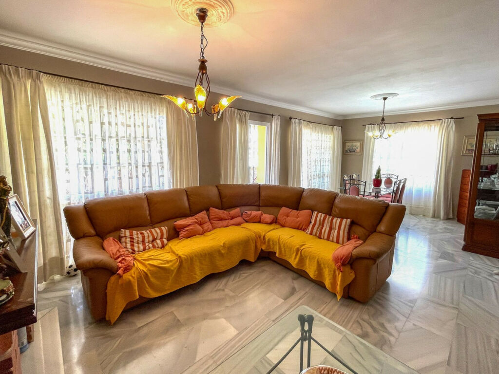 Detached Villa Fuengirola Málaga - image 10