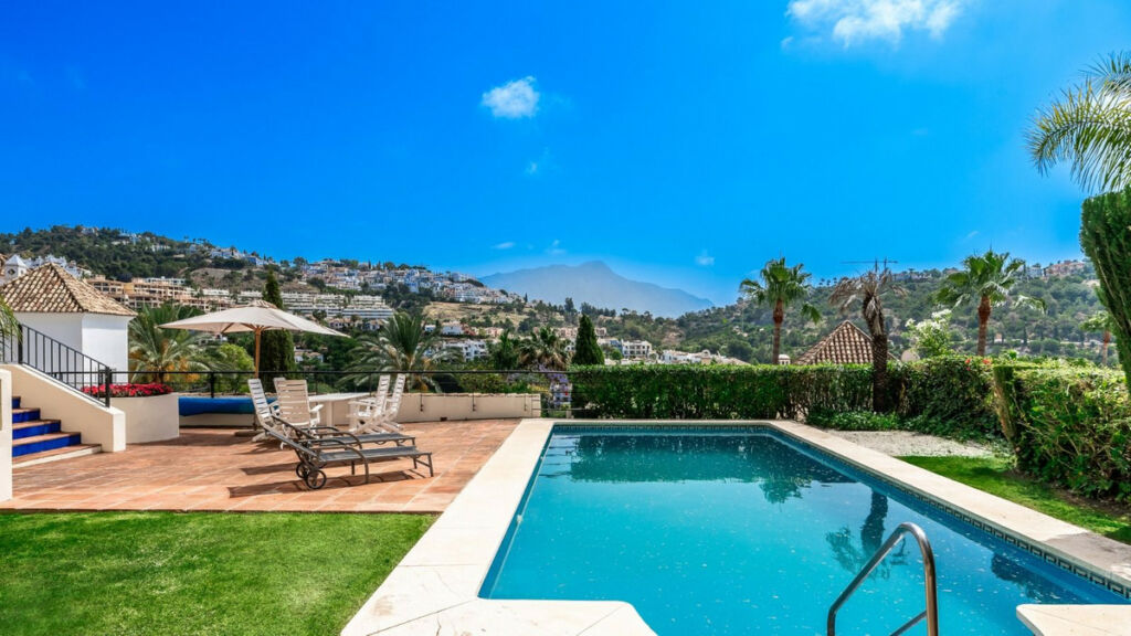 Detached Villa Los Arqueros Málaga - image 11