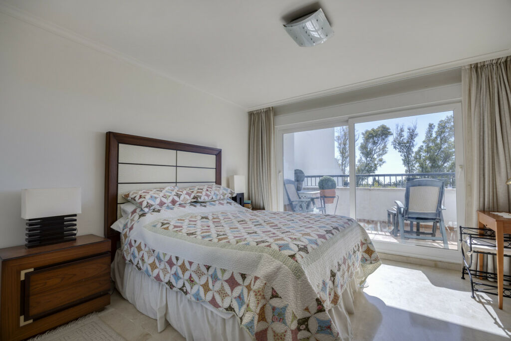 Top Floor Apartment Guadalmina Baja Málaga - image 11