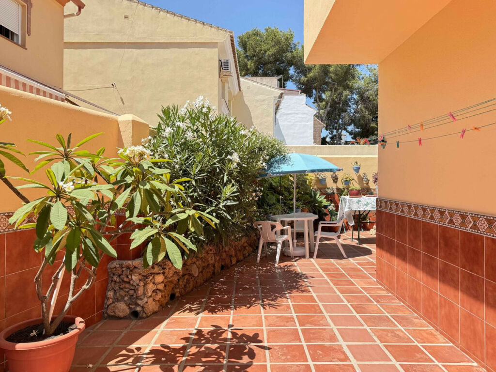 Detached Villa El Coto Málaga - image 11