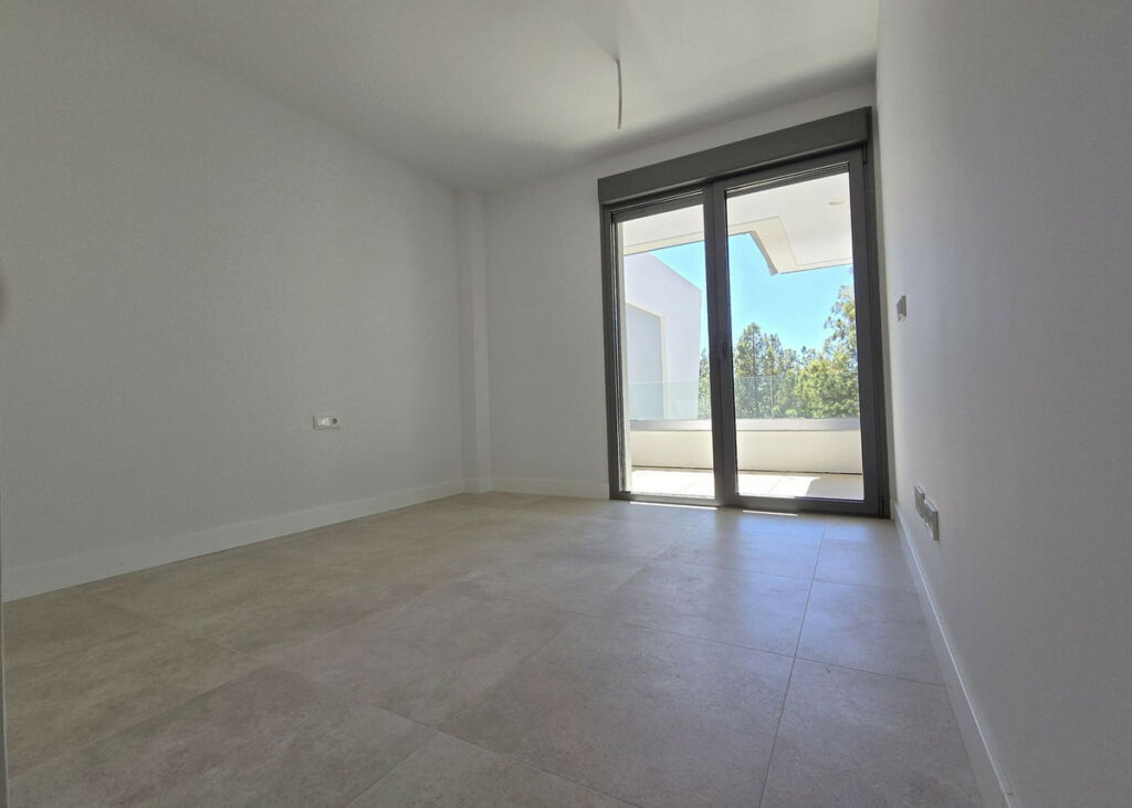 Semi-Detached House El Chaparral Málaga - image 11