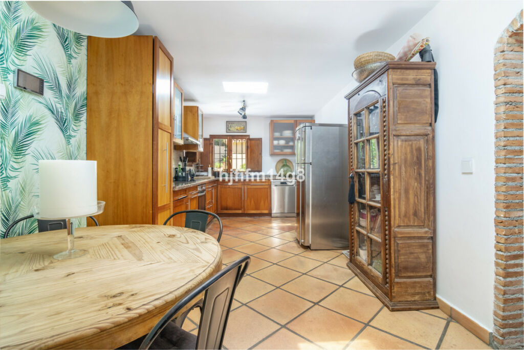 Detached Villa Benahavís Málaga - image 11