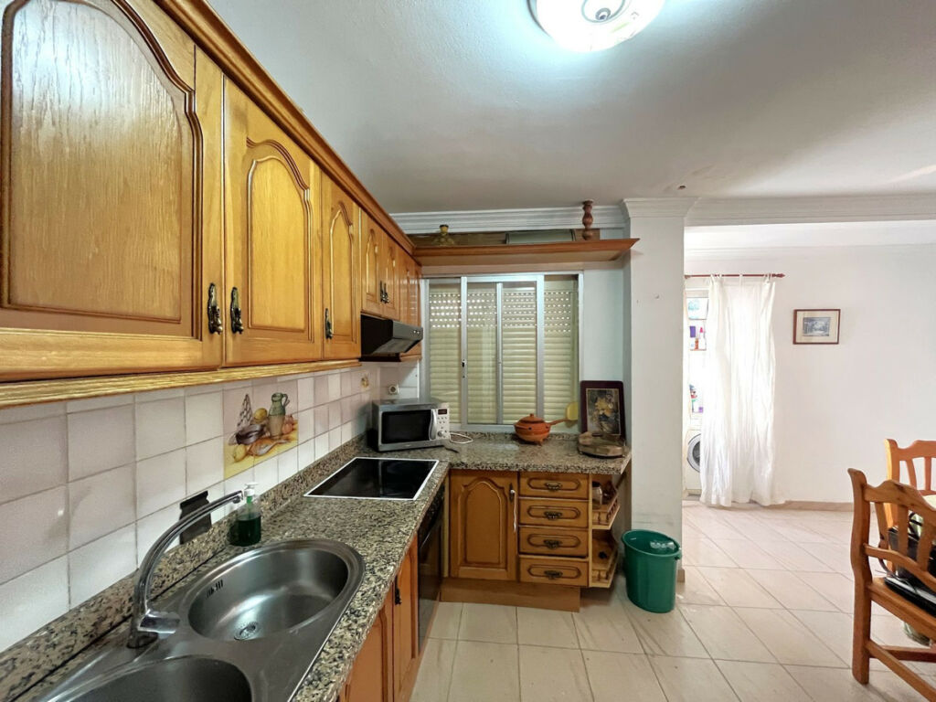 Middle Floor Apartment Estepona Málaga - image 11