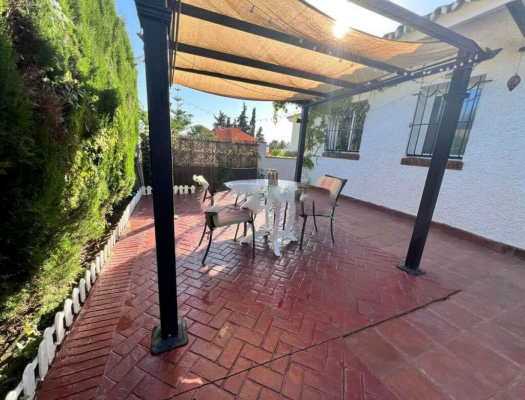 Detached Villa Sierrezuela Málaga - image 11