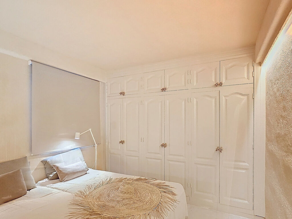 Middle Floor Apartment Estepona Málaga - image 11