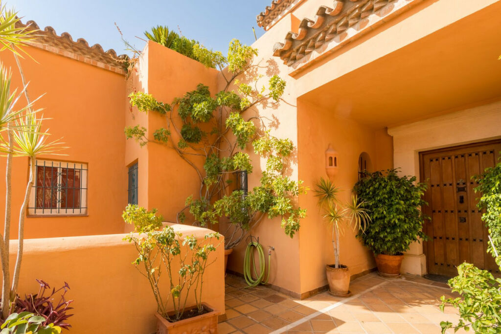 Middle Floor Apartment Nueva Andalucía Málaga - image 11