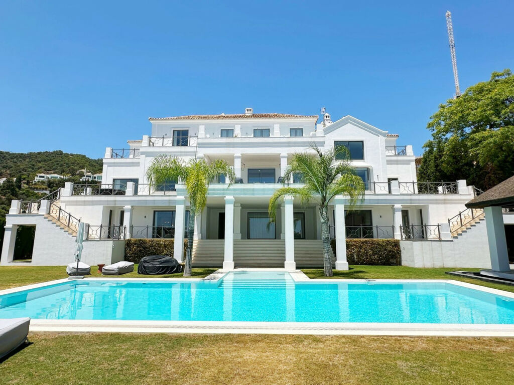 Detached Villa El Madroñal Málaga - image 11