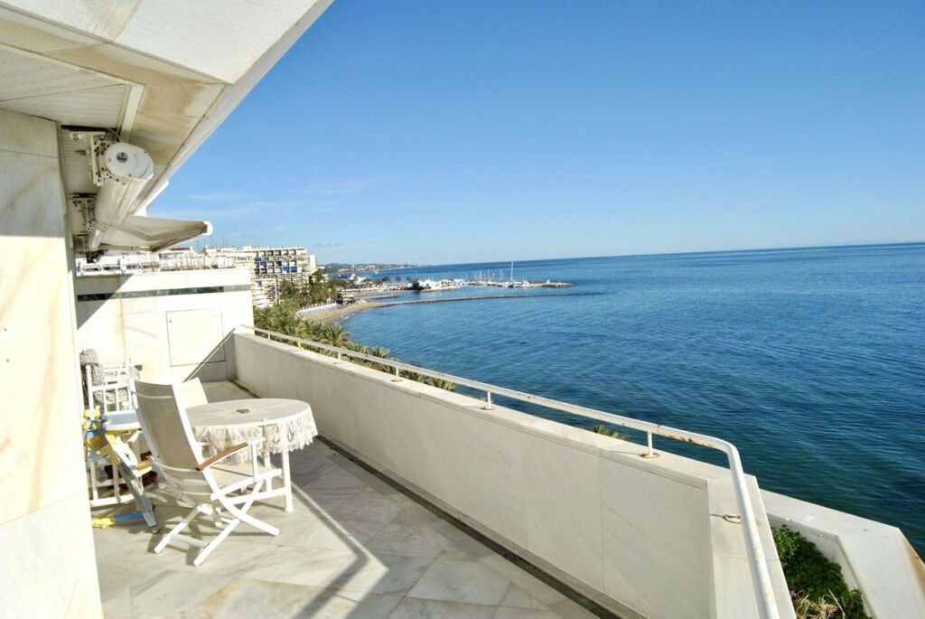 Middle Floor Apartment The Golden Mile Málaga - image 11