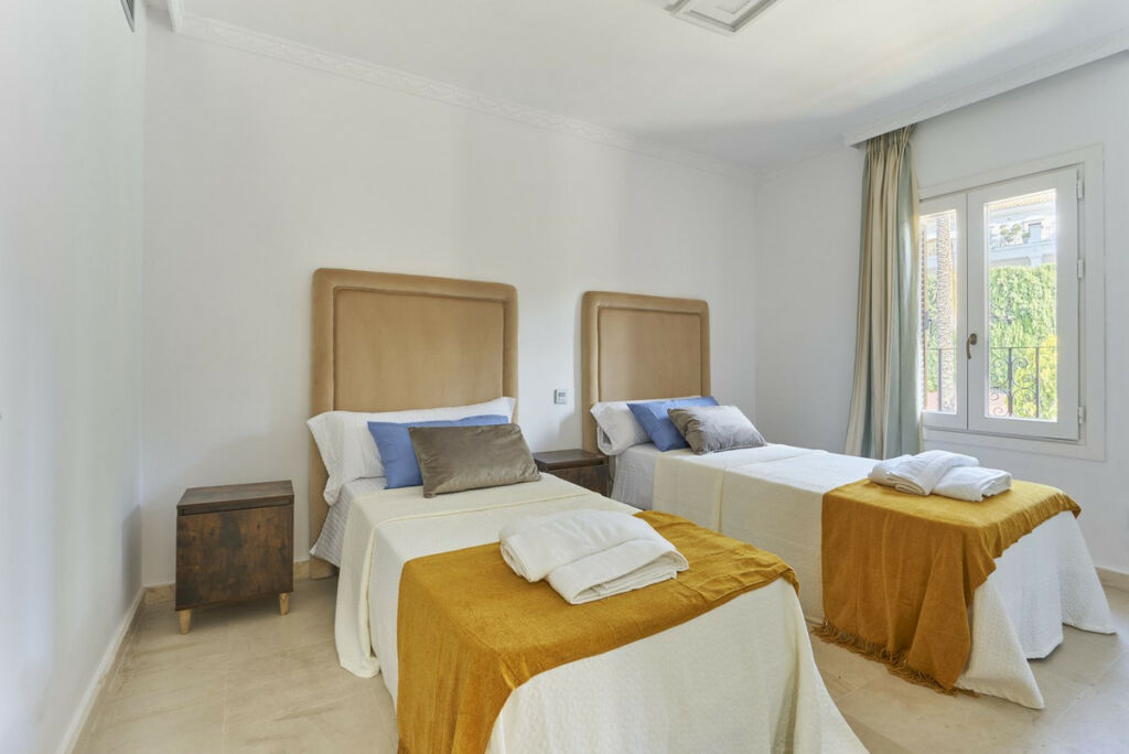 Semi-Detached House The Golden Mile Málaga - image 12