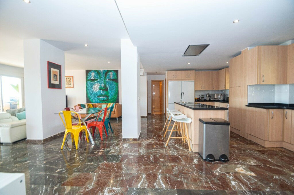 Middle Floor Apartment Carvajal Málaga - image 10