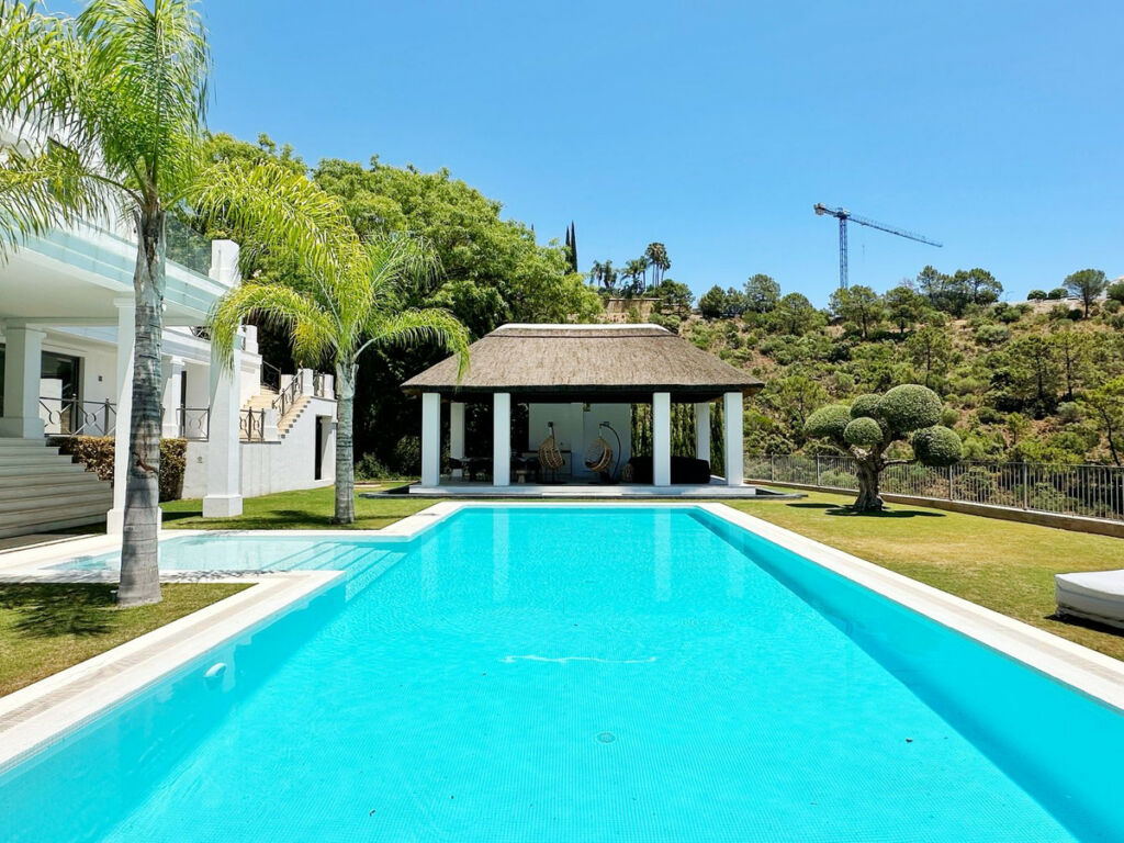 Detached Villa El Madroñal Málaga - image 12