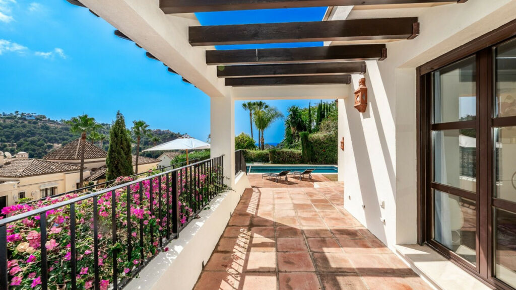 Detached Villa Los Arqueros Málaga - image 12