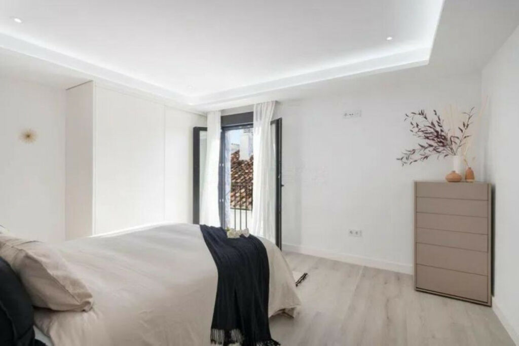 Middle Floor Apartment Puerto Banús Málaga - image 12