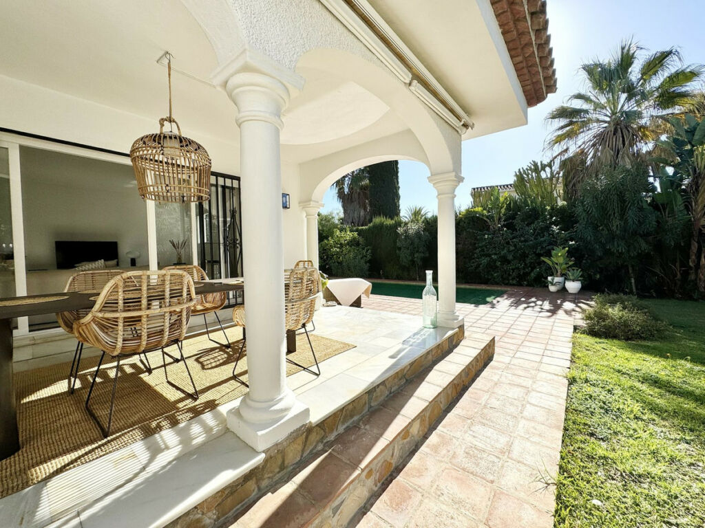 Detached Villa El Paraiso Málaga - image 12