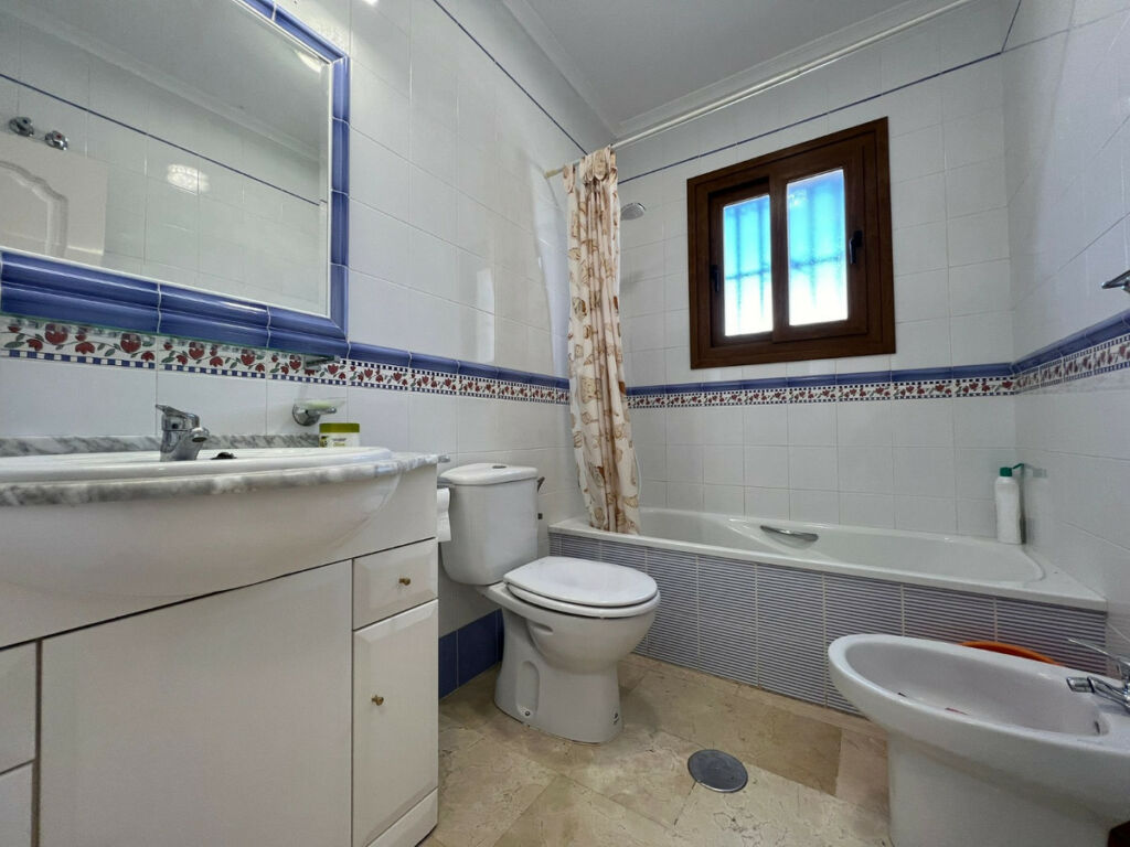 Detached Villa Villamartin Alicante - image 12