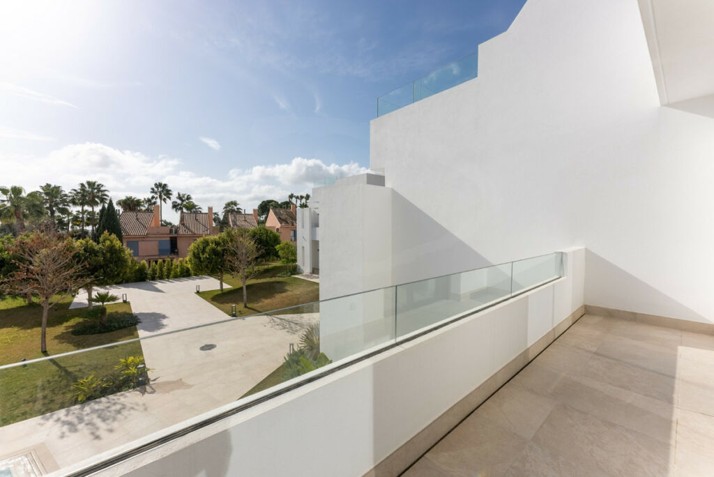 Semi-Detached House Nueva Andalucía Málaga - image 12