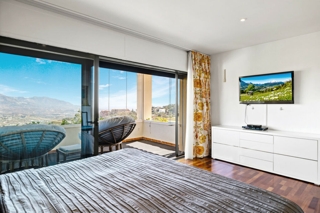 Detached Villa Marbella Málaga - image 12