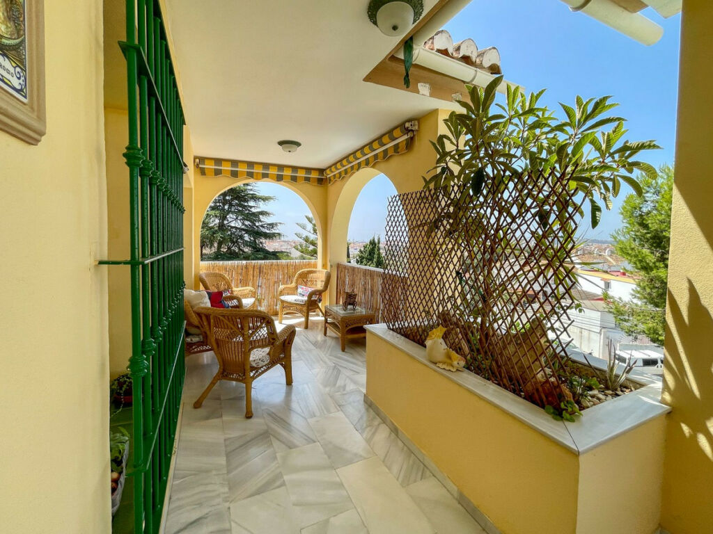Detached Villa Fuengirola Málaga - image 11