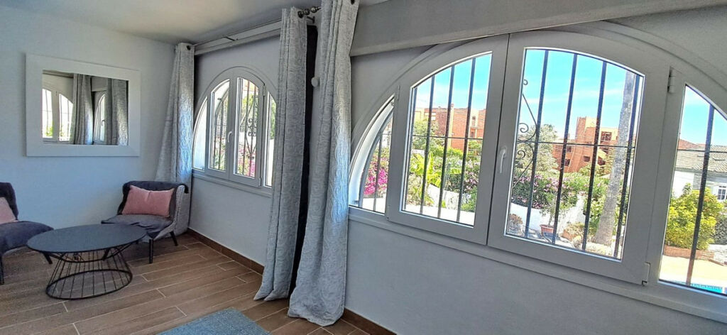 Detached Villa Estepona Málaga - image 12