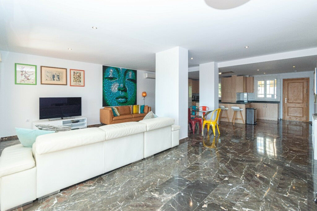 Middle Floor Apartment Carvajal Málaga - image 11