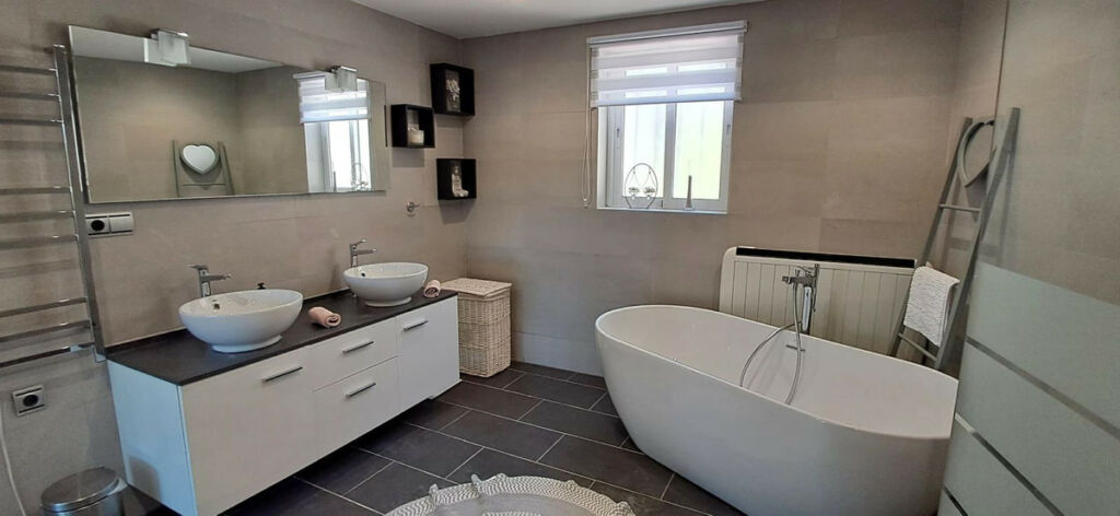 Detached Villa Estepona Málaga - image 13