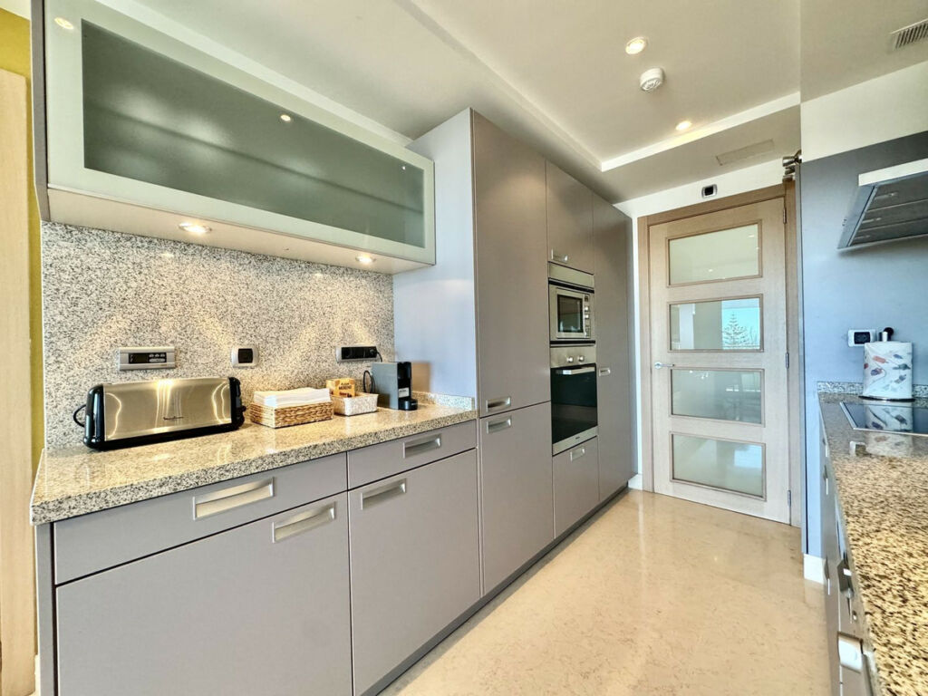 Middle Floor Apartment The Golden Mile Málaga - image 13