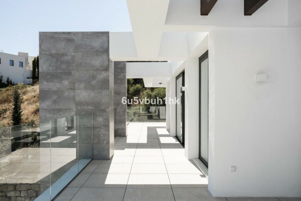 Detached Villa Benahavís Málaga - image 13