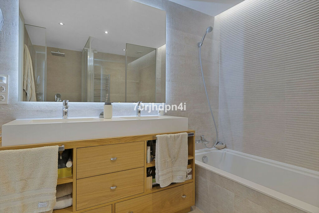 Middle Floor Apartment Casares Málaga - image 13