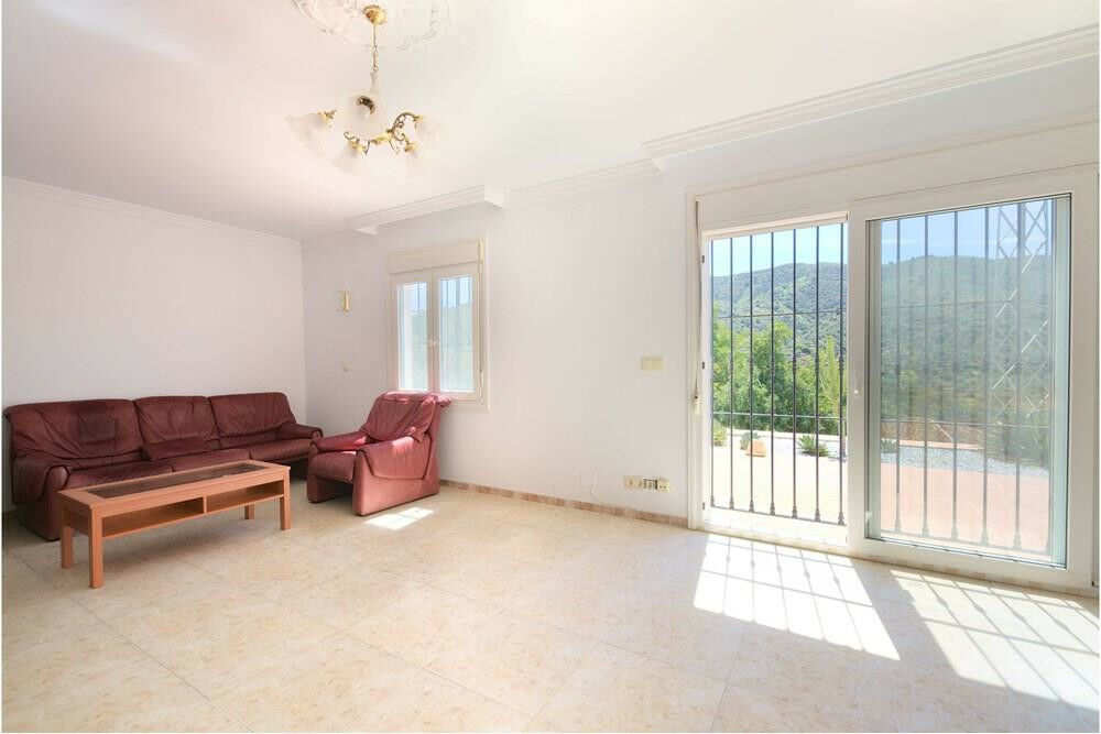 Detached Villa Valverde Alicante - image 13