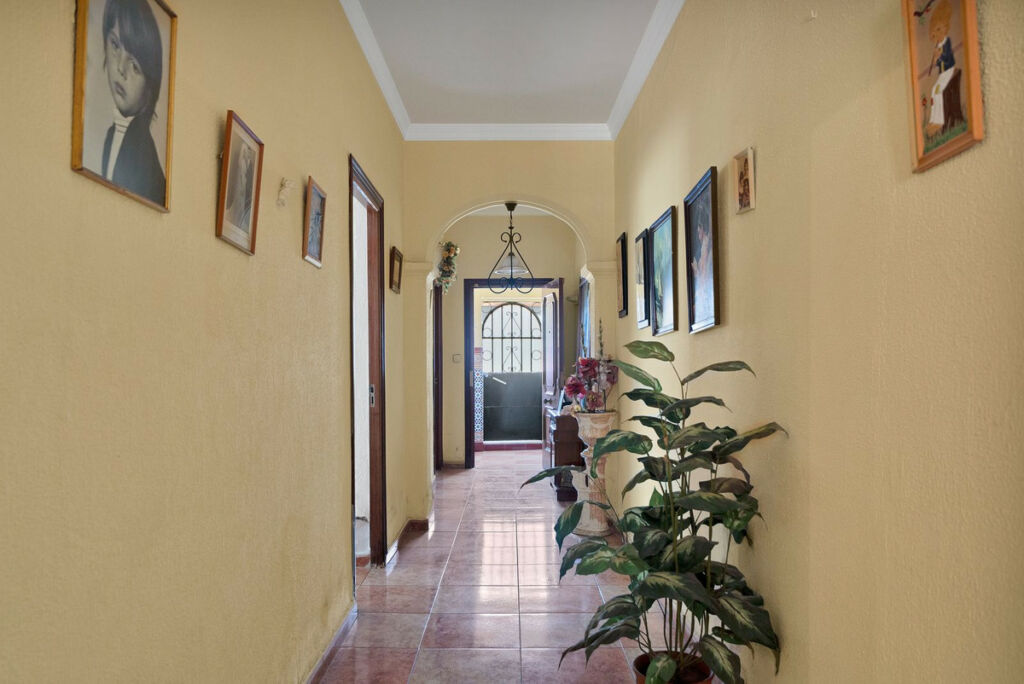 Detached Villa La Línea Cádiz - image 13
