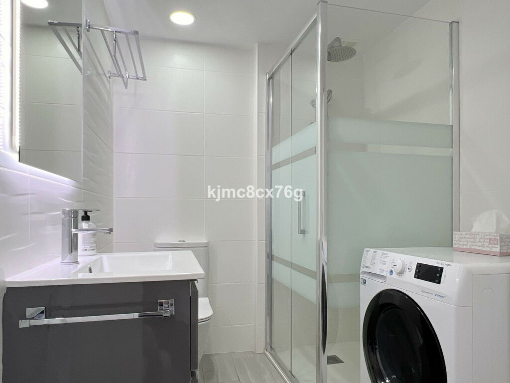 Top Floor Studio Calahonda Málaga - image 13