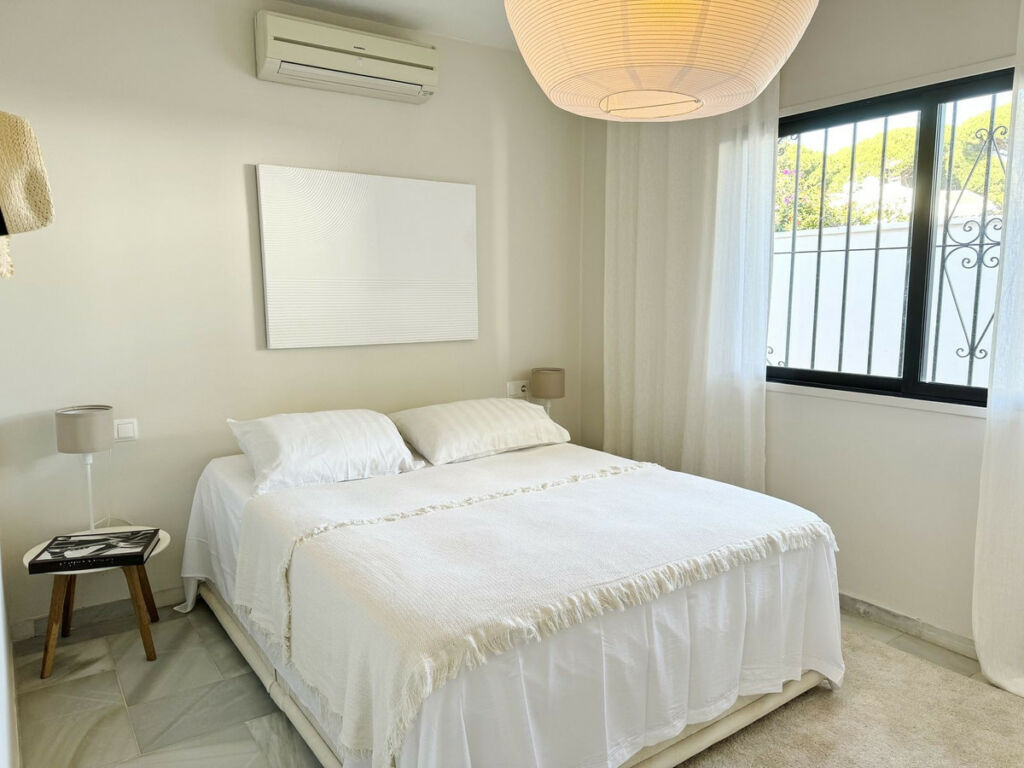 Detached Villa El Paraiso Málaga - image 13
