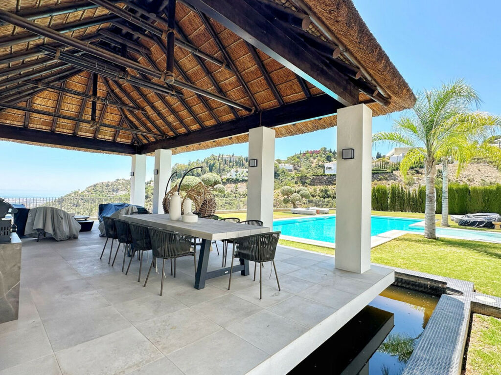 Detached Villa El Madroñal Málaga - image 14