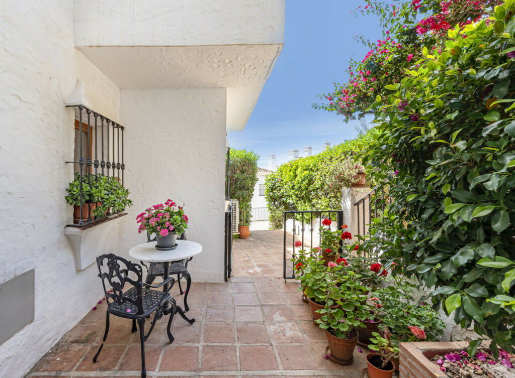 Middle Floor Apartment Benahavís Málaga - image 17