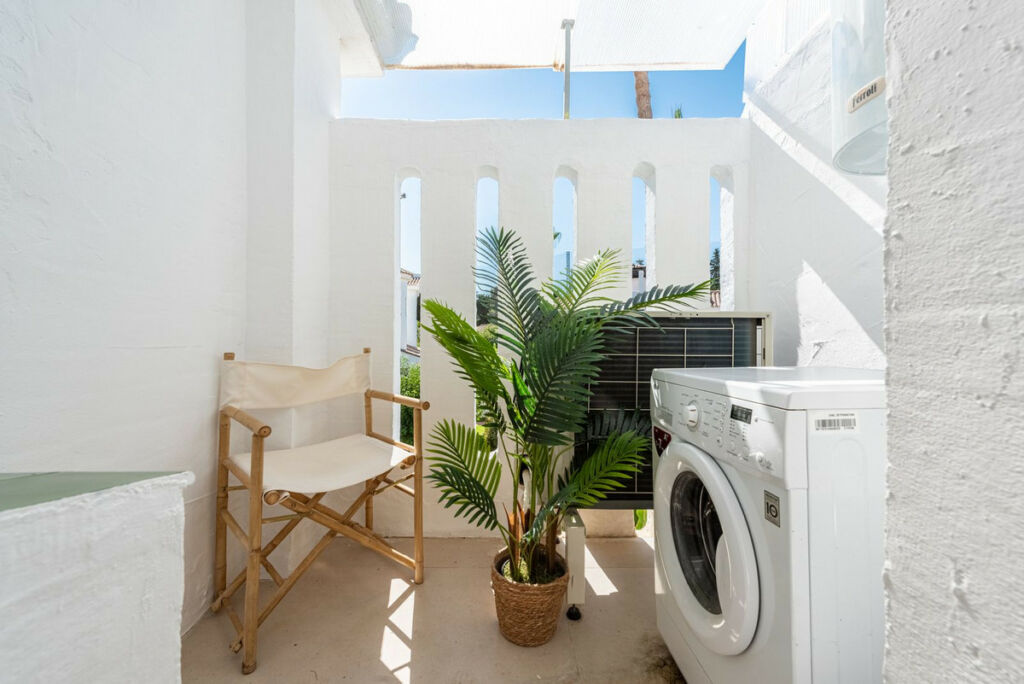 Top Floor Apartment Nueva Andalucía Málaga - image 15