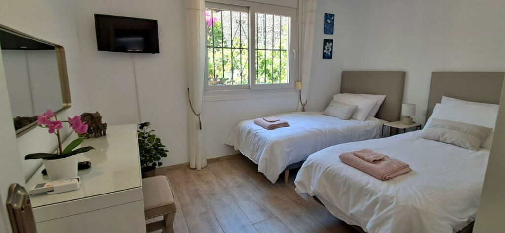 Detached Villa Estepona Málaga - image 15