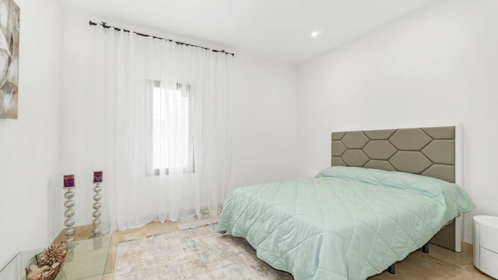 Detached Villa Los Arqueros Málaga - image 15