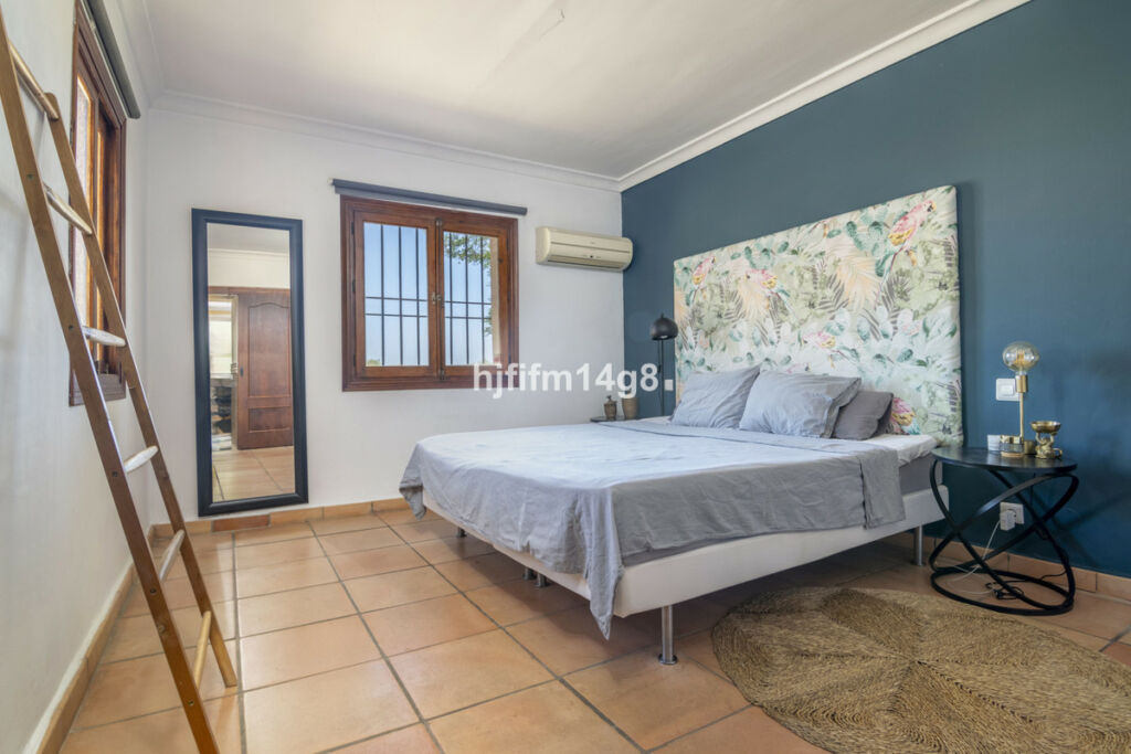 Detached Villa Benahavís Málaga - image 15