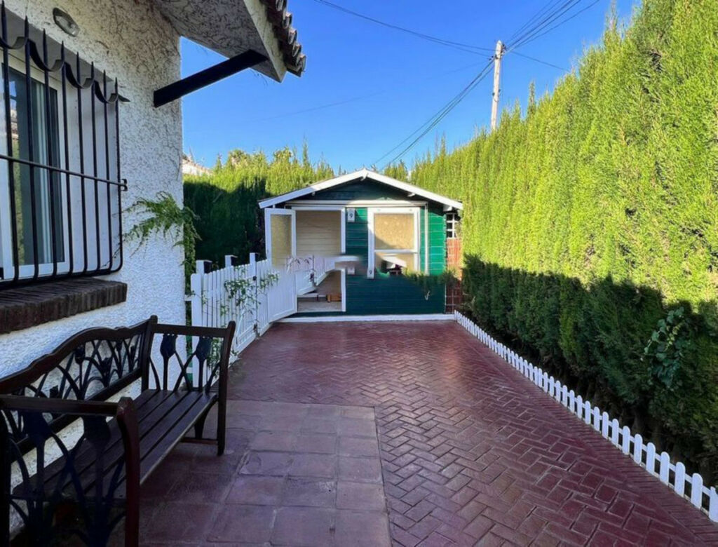 Detached Villa Sierrezuela Málaga - image 15