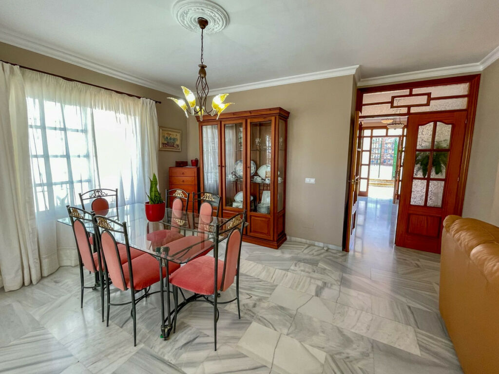 Detached Villa Fuengirola Málaga - image 17