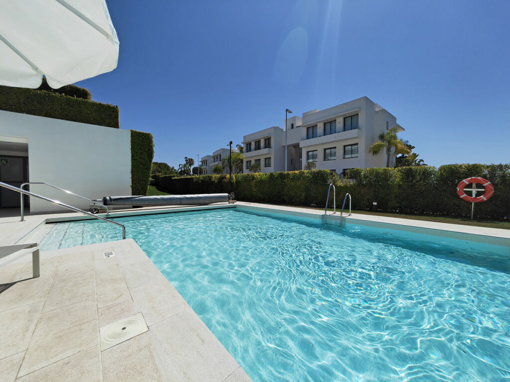 Middle Floor Apartment Estepona Málaga
